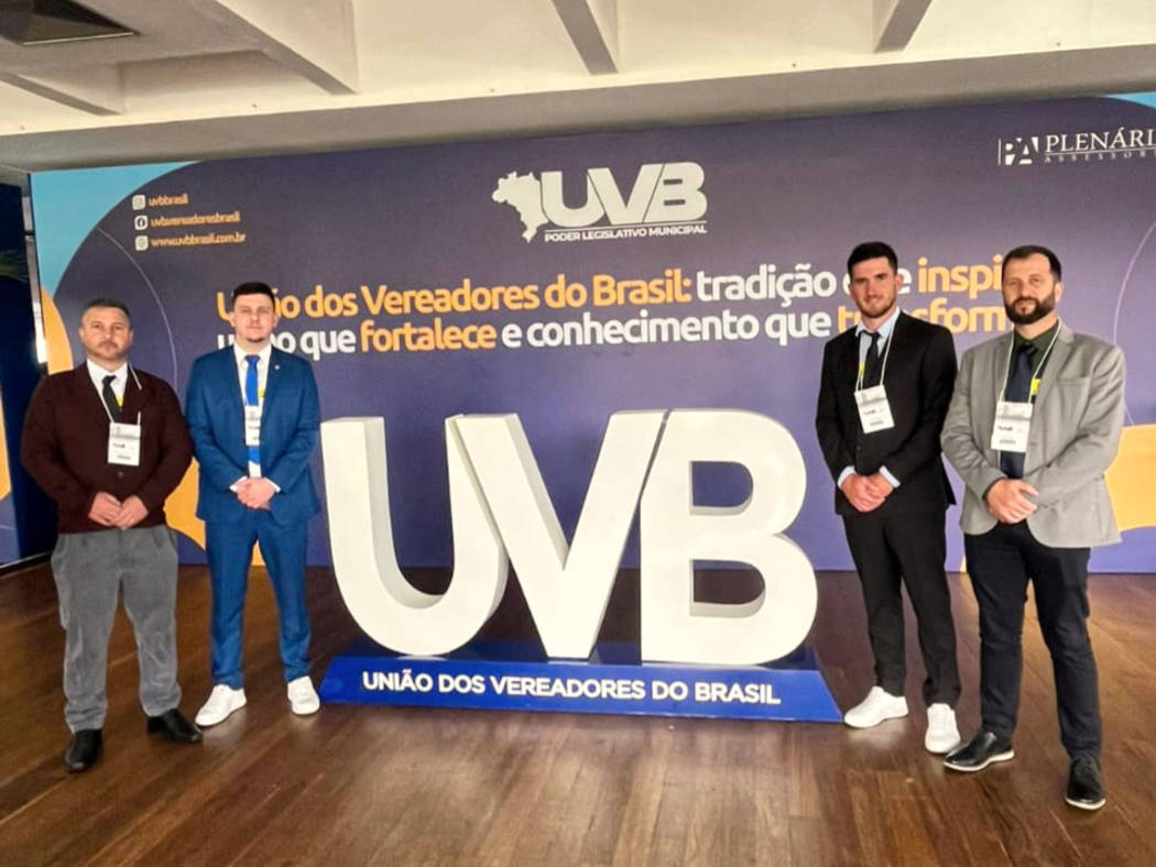 Vereadores participam de congresso e buscam recursos em Brasília